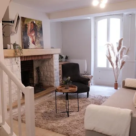 Le Petit Ecolier Apartment