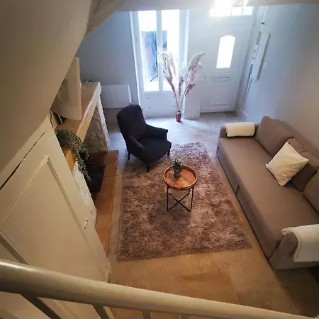 Le Petit Ecolier Apartment *